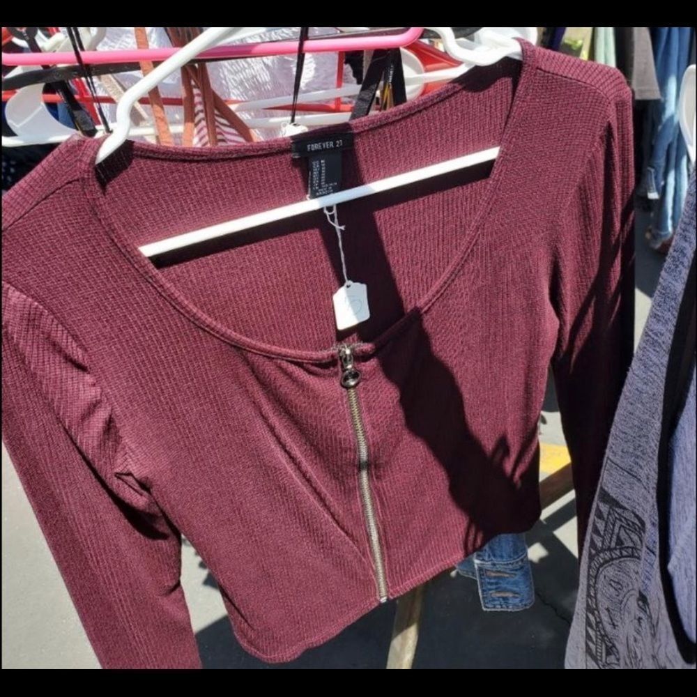 Woman tank tops & shirts - Picture 9 of 16